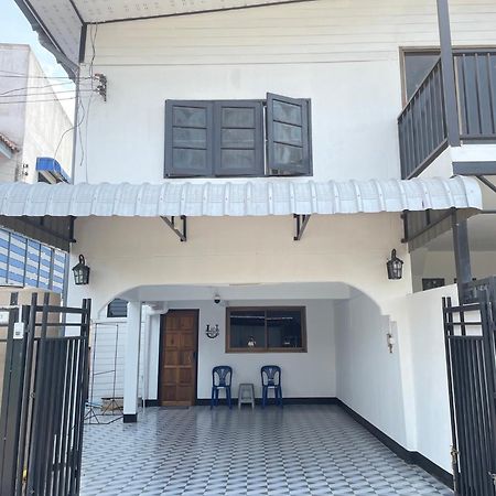 Apartamento Udon House Udon Thani Exterior foto